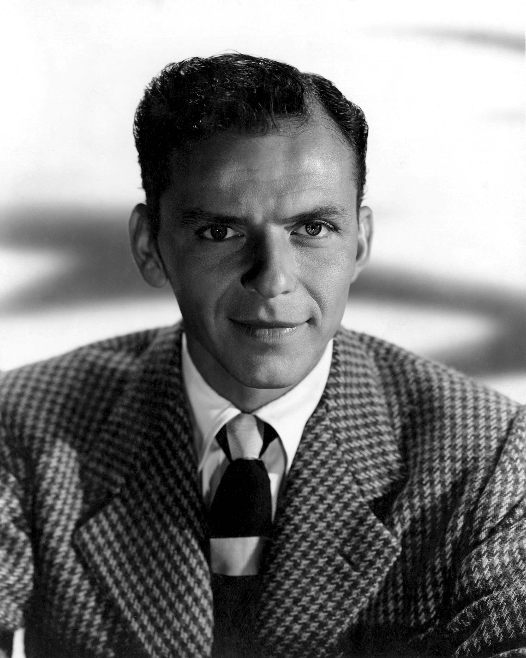 Black-and-white MGM publicity portrait of Frank Sinatra, 1942